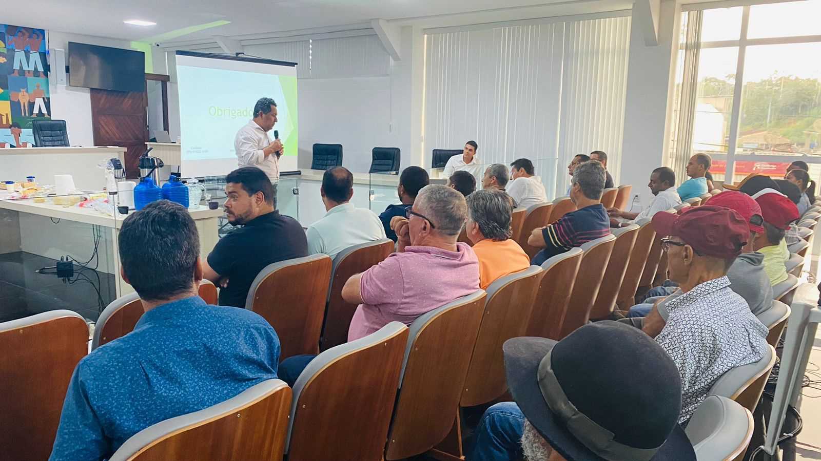 Camacã: Prefeito Paulo do Gás se reuniu com produtores na apresentação do projeto Mais leite
